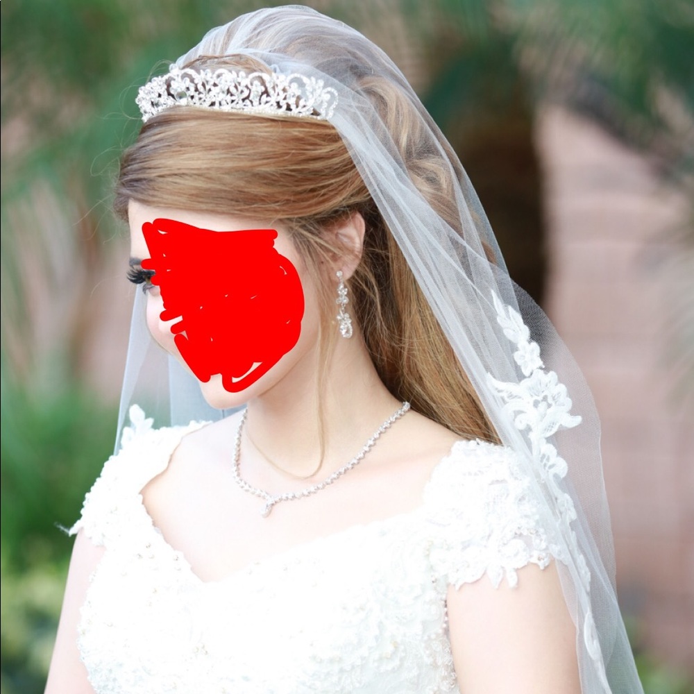 Beautiful Tiara - Picture 2 of 5